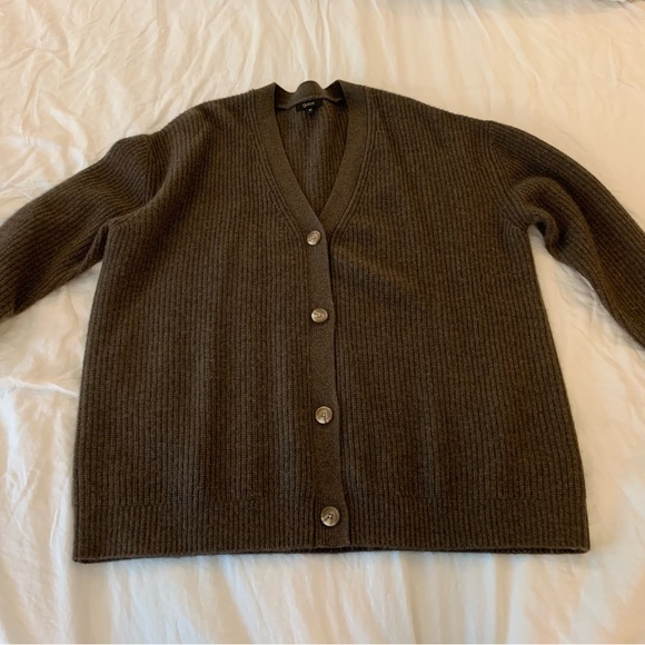 Quince Mongolian Cashmere Oversized Boyfriend Cardigan | Brown | Medium - Picture 2 of 7